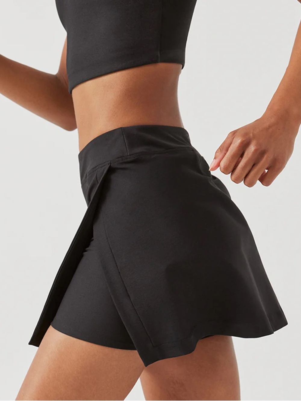 Outdoor Voices Sz M Warmup 2.5" Skort Active Dry Wicking Golf Outdoors Tennis